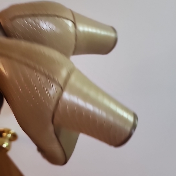 Tory Burch Aaden Block Heel Pumps - Picture 5 of 11